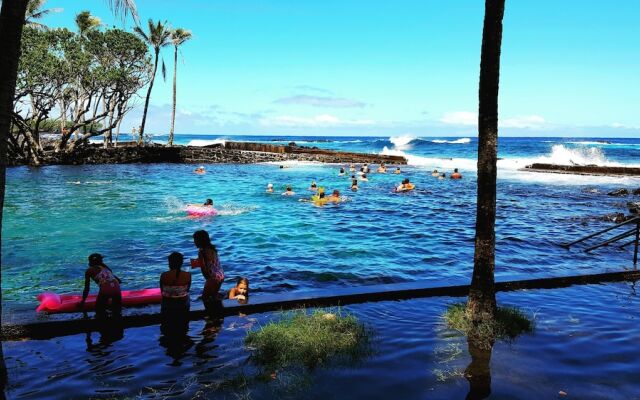 Hale Ki'i Maka Manu 4 Bedroom Home by RedAwning