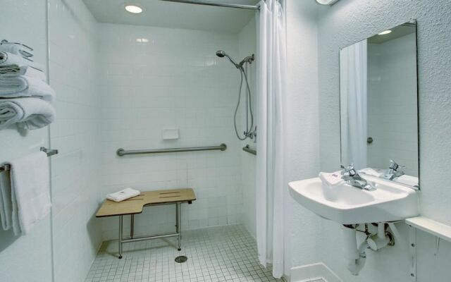 Motel 6 Manhattan Kansas