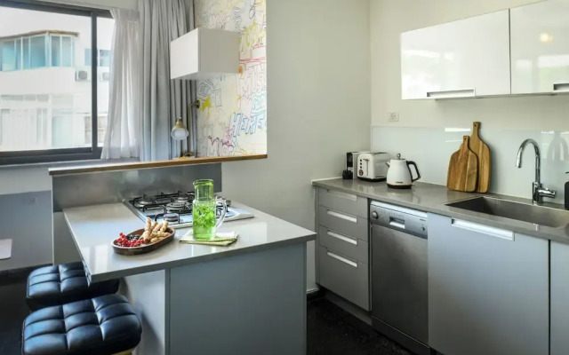 Turquoise Chic Apartment by Sea N' Rent