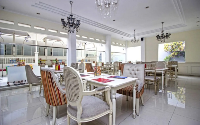 Residences by RedDoorz near Rumah Mode
