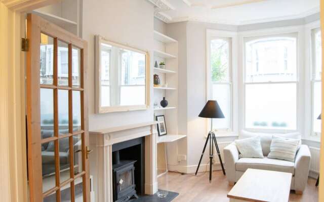 2 Bedroom Apartment Close to Clapham Junction Station