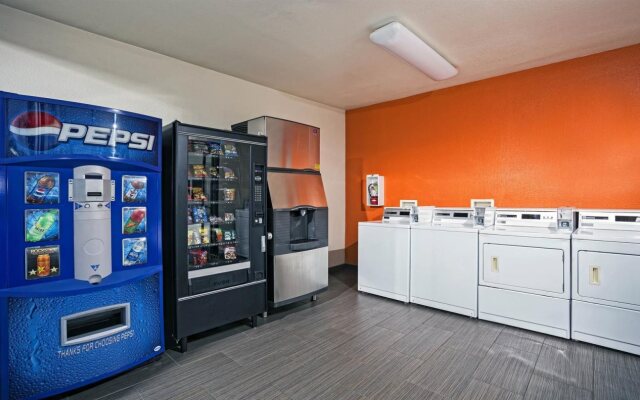 Motel 6 Newport Beach