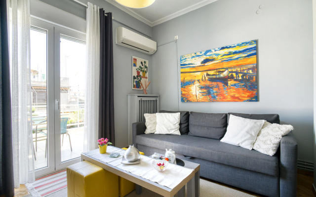 Snug apartment in Αθήνα with veranda