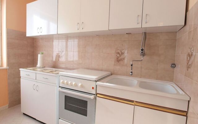 Apartment 757
