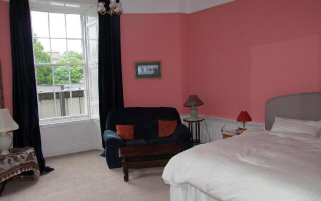 363 Spacious 3 bedroom 18th century property in the city centre