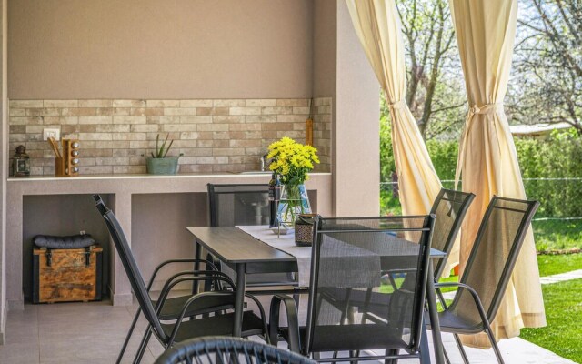 Stunning Home in Radeki Glavica With 3 Bedrooms and Wifi