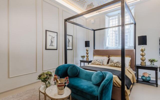 Gallo Cedrone a Home With Outdoor