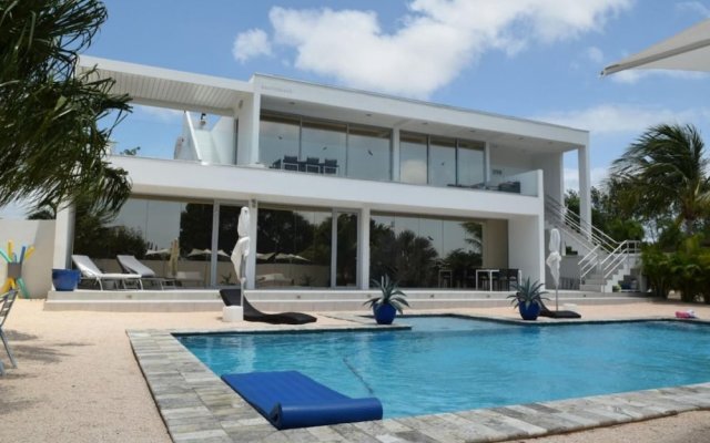 Luxury 4 bed Villa - Private Pool - Sleeps 8