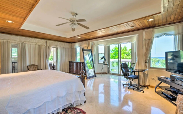 Oceanfront 'majestic Beach House' w/ Gym + Pool!