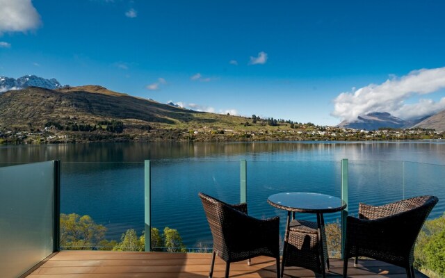 Lakefront Living At Remarkables - West