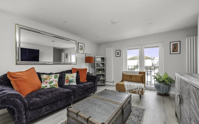 Sunset Townhouse With Free Parking