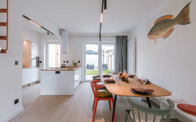 Beautiful modern holiday house with private garden