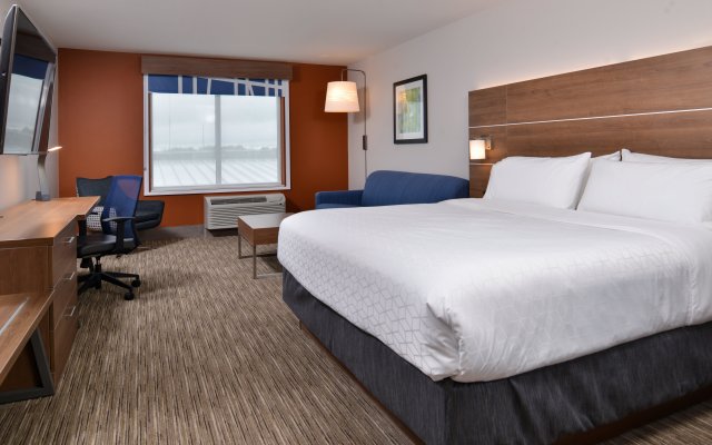 Holiday Inn Express & Suites Marshalltown, an IHG Hotel