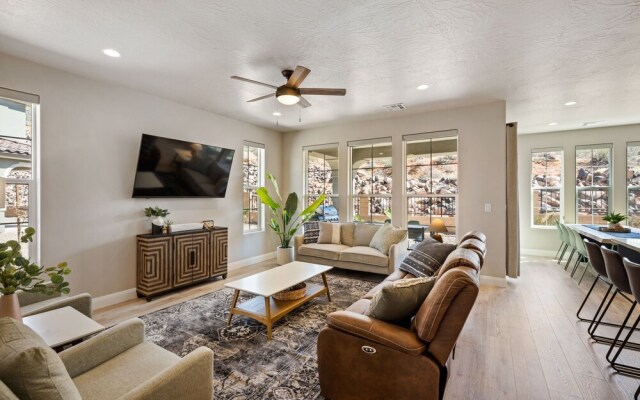 Sunnyside Retreat at Escondido by RedAwning