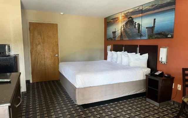 Days Inn & Suites Pine Bluff