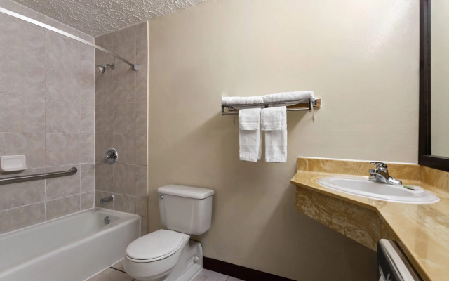 Super 8 by Wyndham Columbus