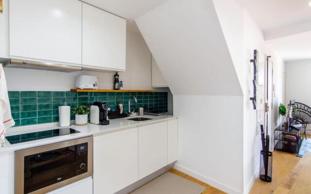 Lovelystay - Turquoise River View I