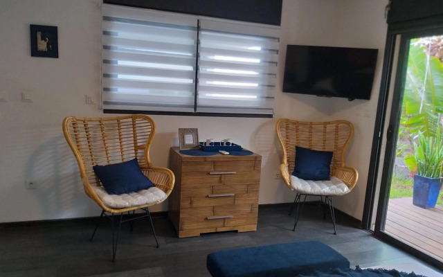 Suite INDIGO JACUZZI PRIVE PISCINE VUE MER acces cuisine laverie