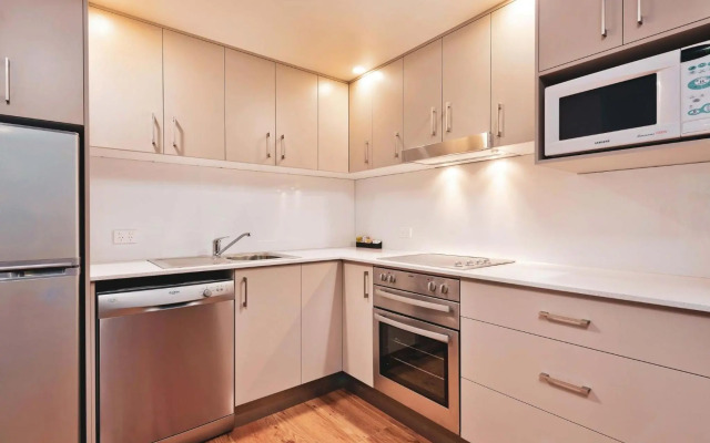 Lantern 1 Bedroom Balcony with car space and mountain view