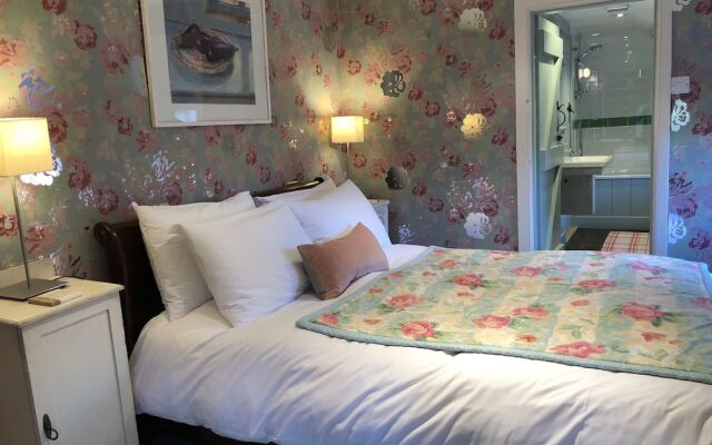 Crown House Bed & Breakfast