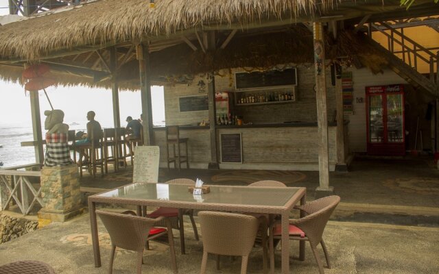 Mushroom Bay Villas Hut