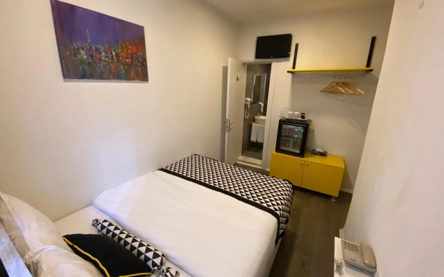 Piano Hotel