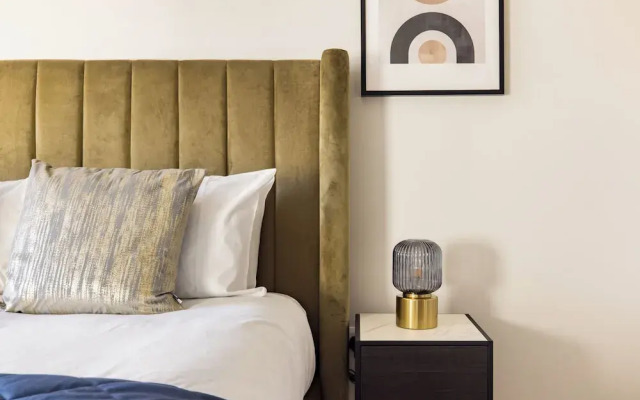 Leeds Centre by Charles Hope