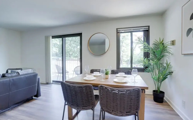 Contemporary Studio by Barton Park