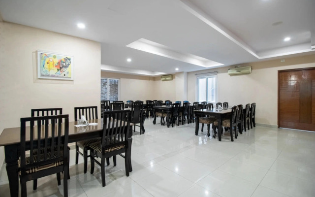 Apollo 27 by OYO Rooms