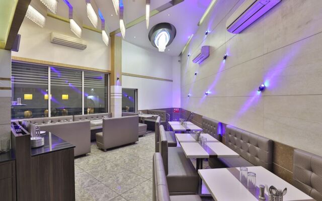 OYO 11007 Hotel Amity