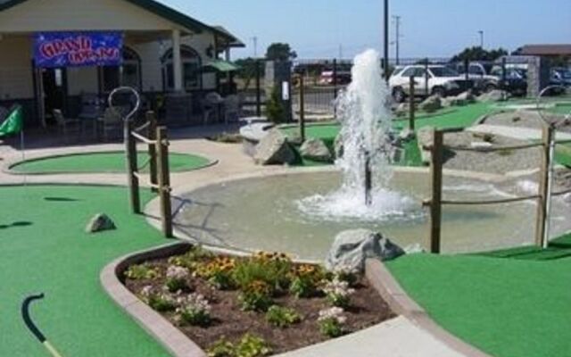 Emerald Dolphin Inn & Mini Golf