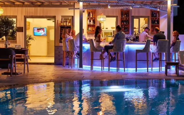 Aelia Luxury Suites Santorini