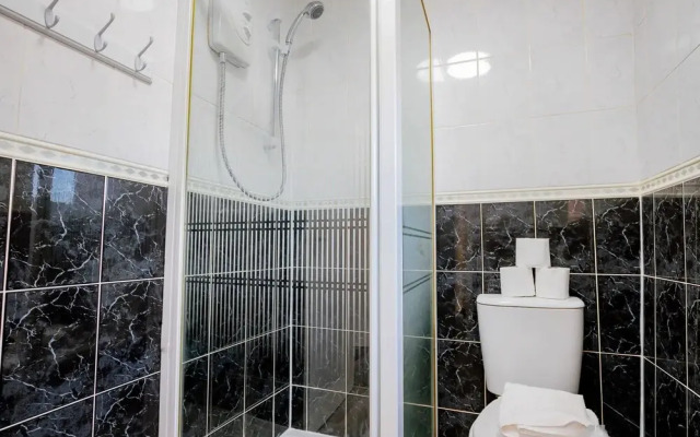Host Stay Chestnut Residence