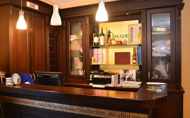 Amadis Hotel