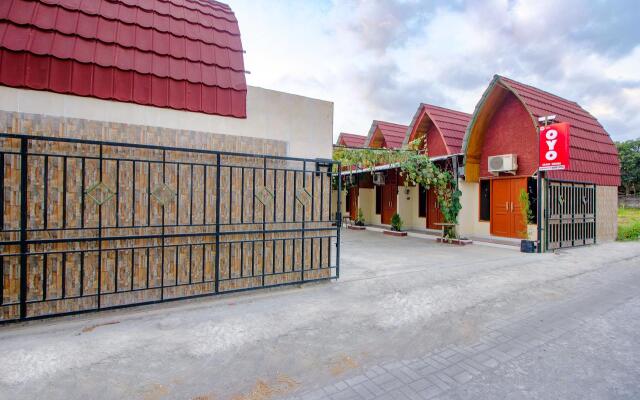OYO Life 1643 Grand Monica