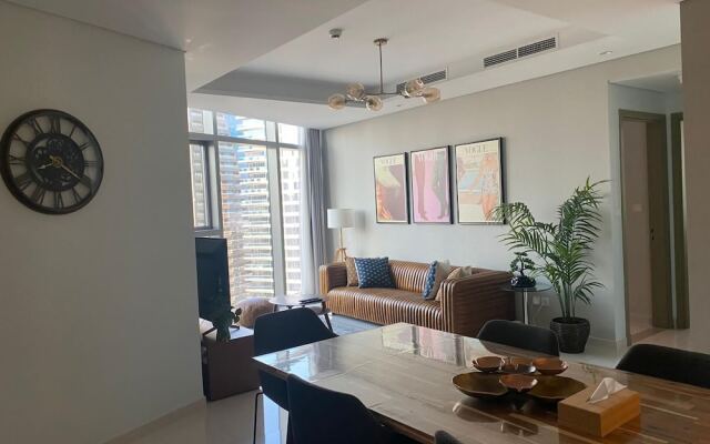 Gorgeous 2 Br in Paramount
