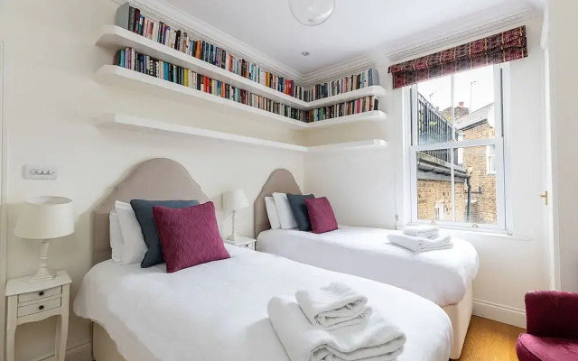 JOIVY Stunning 3 bed House Close to Westfield