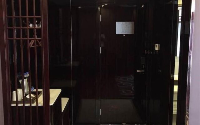 Pullanoman Holiday Inn