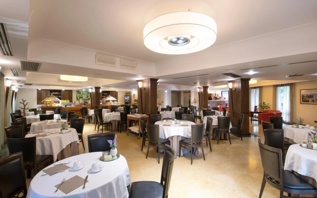 Artemis Hotel