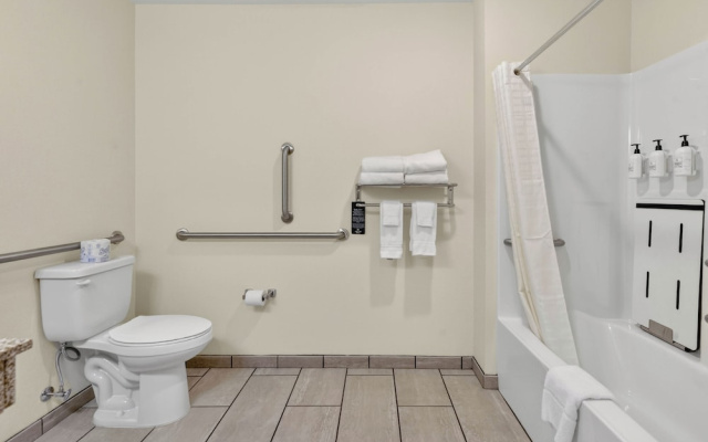 Cobblestone Hotel & Suites - Eaton