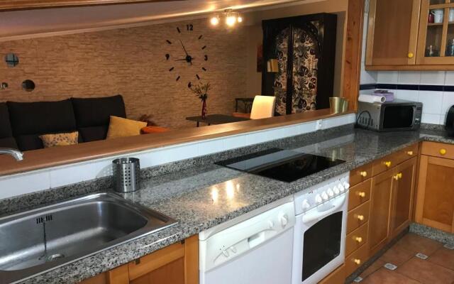 apartamento con amplia terraza cerca del hospital clínico
