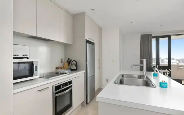 Beautiful Sky Tower View Home W/ Free Parking
