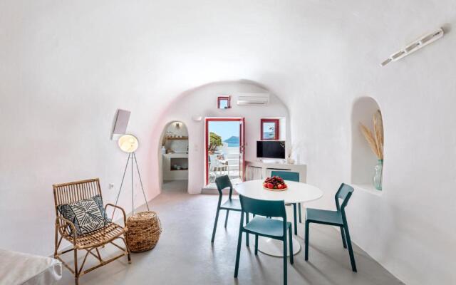 White Cave by Caldera Houses