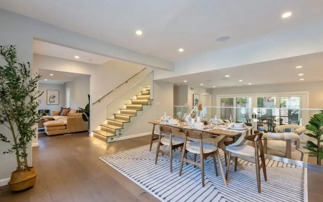5 Bedroom Home with Pool & Guest House