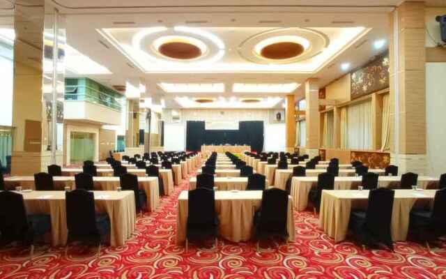 Grand Royal Denai Hotel