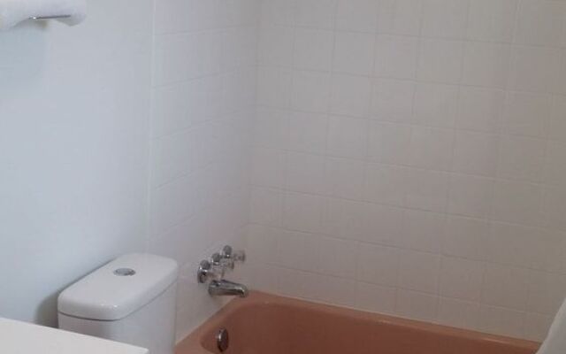 Budget Inn Breezewood