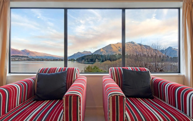 Spinnaker Bay Apartments