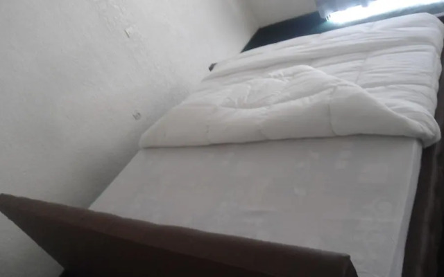 Airport Inn Motel