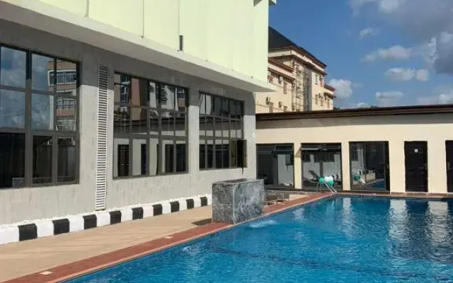 De Silver Green Luxury Hotel