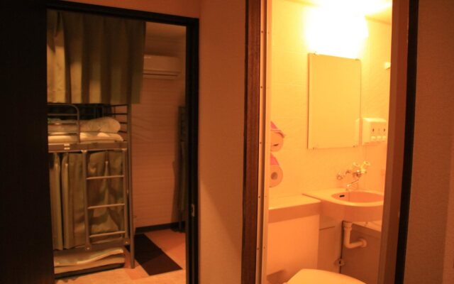 Hotel 3000 Jyuraku - Hostel